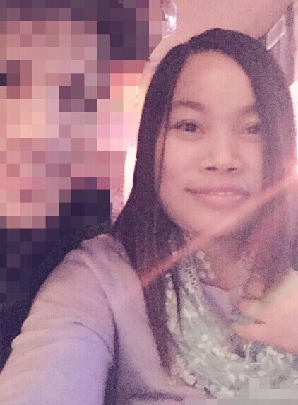 鳳姐與某男士合影