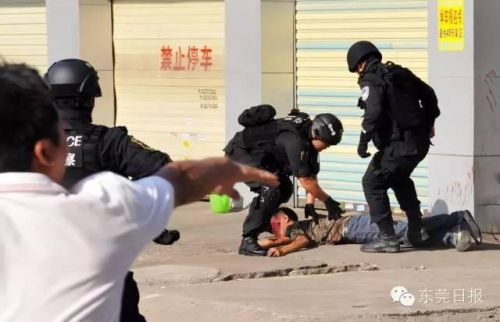 劫匪遇淡定女孩