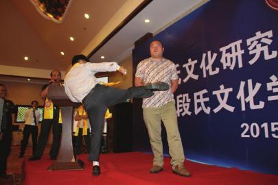 段譽后人展一陽指