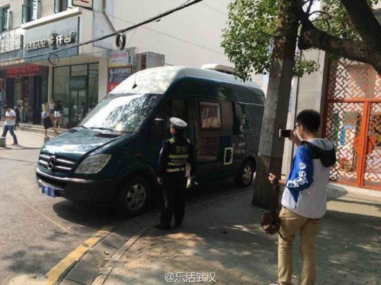 家長派房車駐校