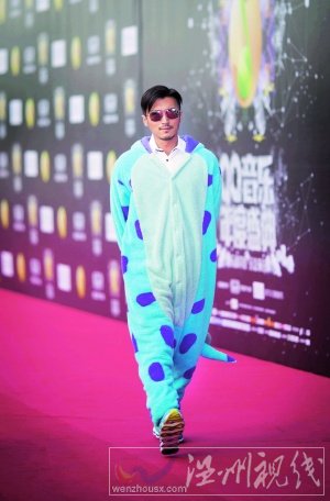 謝霆鋒 穿睡衣走紅毯 照片