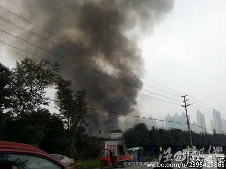 成都溫江一工廠火災 11月30日溫江區一藥廠著火