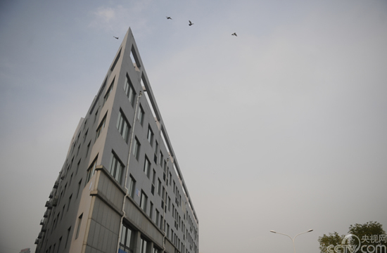 濟(jì)南高樓酷似紙片