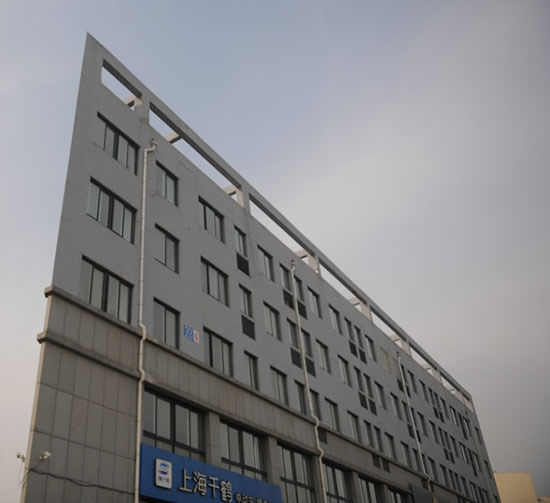 濟(jì)南高樓酷似紙片