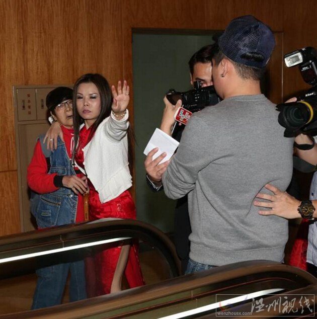 男星結(jié)婚遭鬧場