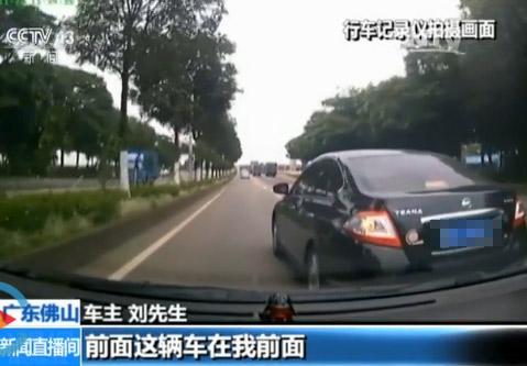 佛山女司機超車不成逼停對方