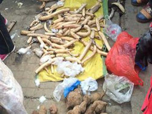 老人擺攤少交2元被捅