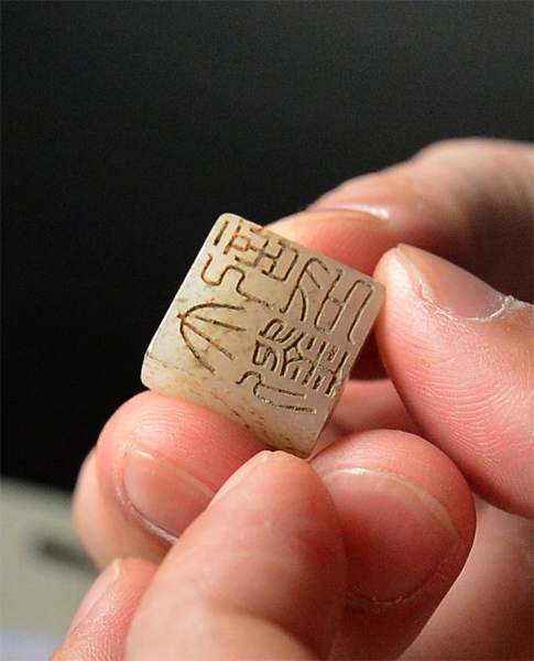 海昏侯大墓出土金絲玉劍