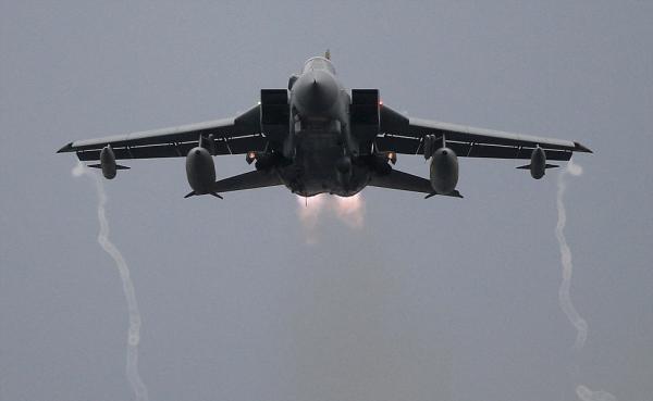 英國轟炸is油田