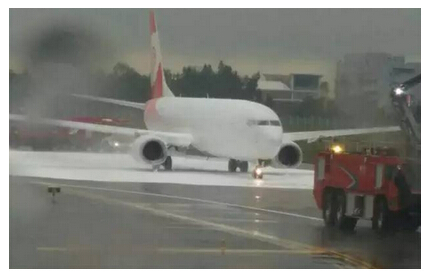 福州飛機著火拖回