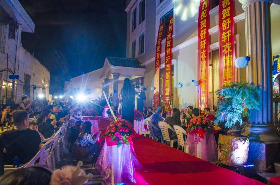 東占岙服裝店開業盛況