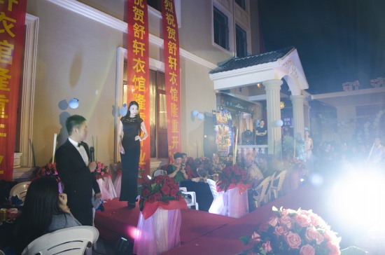 東占岙服裝店開業盛況