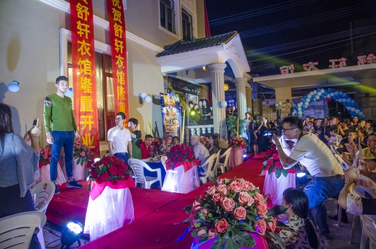 東占岙服裝店開業(yè)盛況