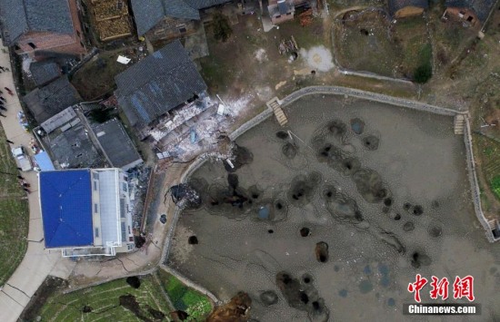 村莊遍地采空區