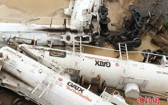 硫酸貨運列車脫軌