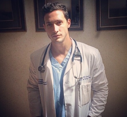 全球最帥醫生走紅