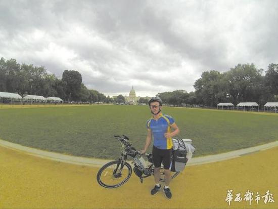 小伙騎行橫穿美國