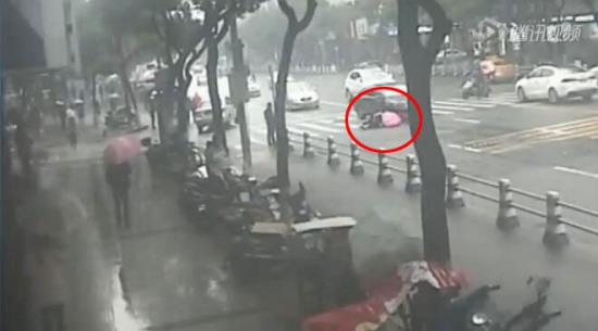 女司機斑馬線撞倒孕婦