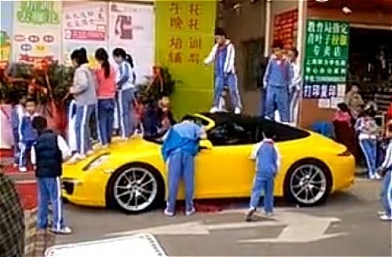 保時捷911成蹦床