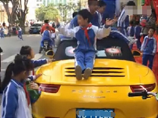 保時捷911成蹦床