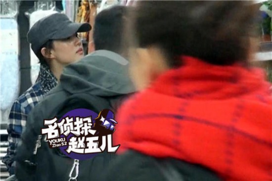 劉亦菲帶助理逛街