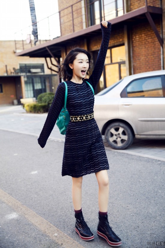 周冬雨時尚街拍