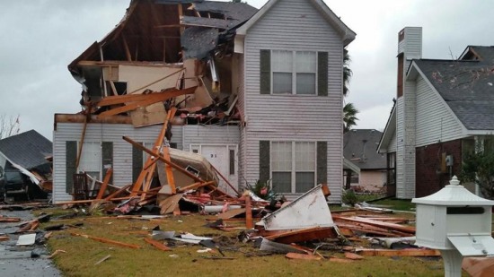 強(qiáng)風(fēng)暴襲擊美國南部