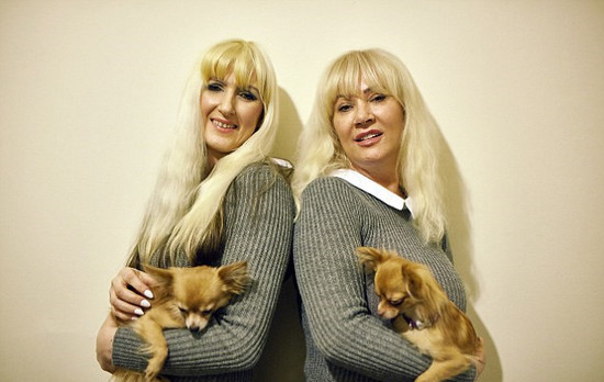 大媽整容成女兒