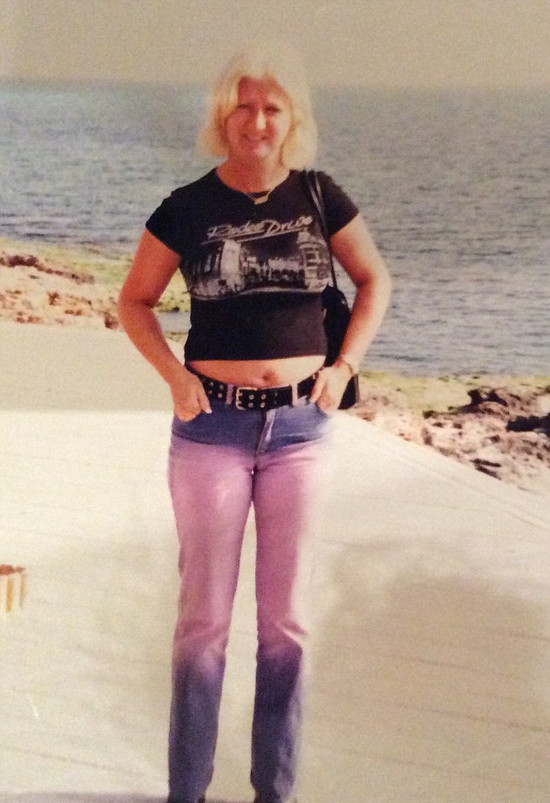 大媽整容成女兒