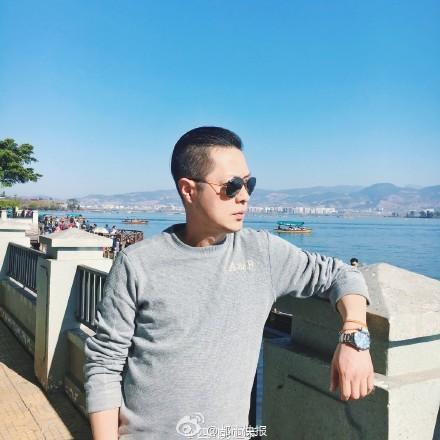 網友曬照47歲爸顏值逆天