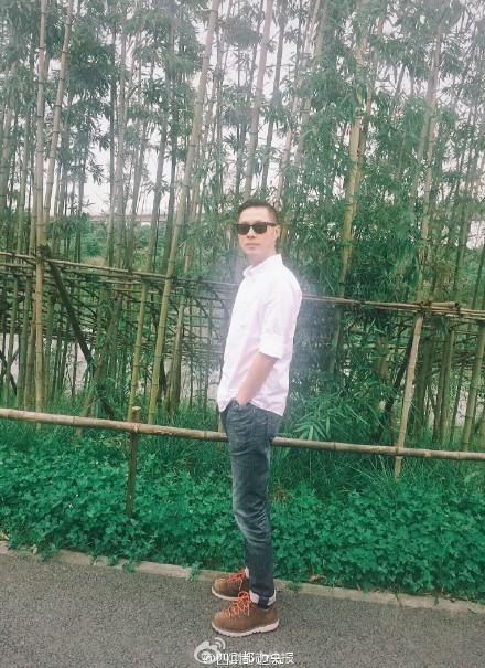 網友曬照47歲爸顏值逆天