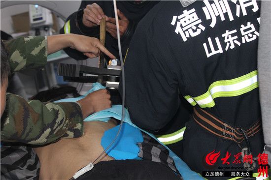 學生被標槍扎中