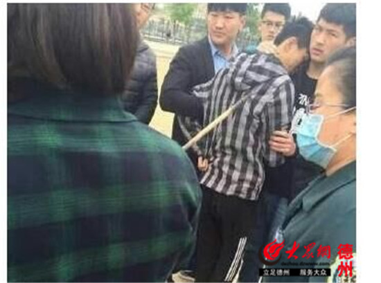 學生被標槍扎中