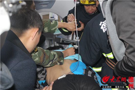 學生被標槍扎中