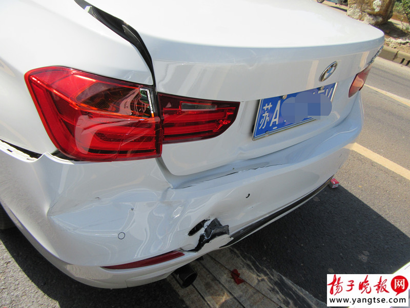 剛買路虎追尾寶馬