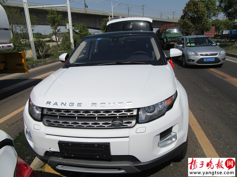 剛買路虎追尾寶馬