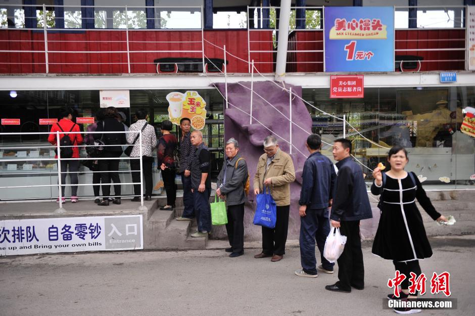 重慶35厘米長大饅頭只賣1元