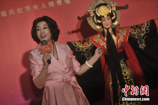 劉曉慶為蠟像揭幕