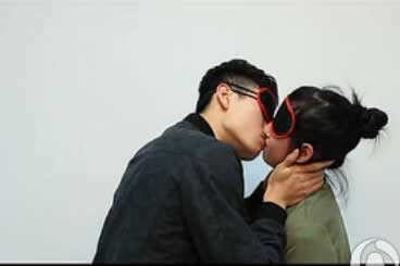 親吻陌生人活動