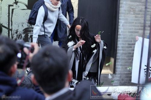 張馨予被扔雞蛋