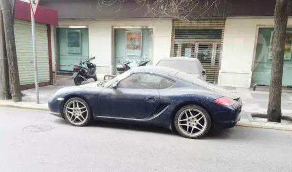 保時捷堵寶馬一年