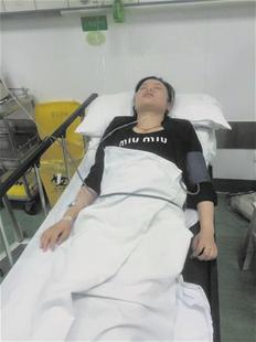 活老鼠從天而降 女食客當場嚇暈住院