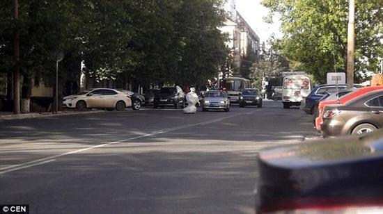 機器人逃出實驗室