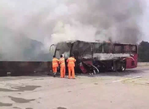 客運(yùn)大巴高速起火