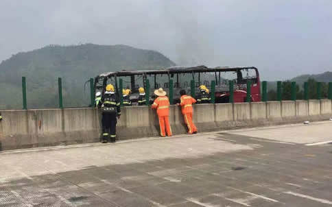 客運(yùn)大巴高速起火