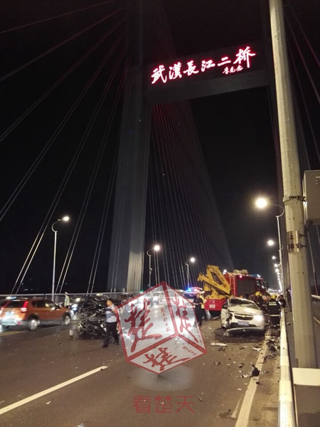武漢長江二橋車禍