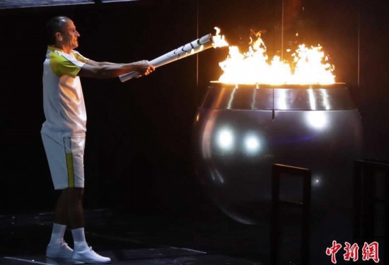利馬點燃奧運圣火