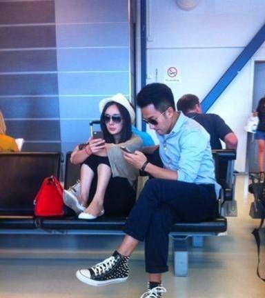 楊冪踩座椅被罵