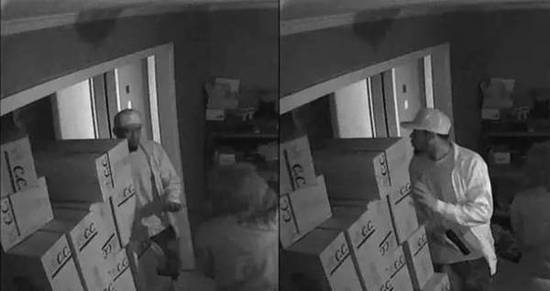 女子拔槍震驚世界