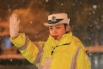 女交警撞臉陳妍希 連云港女交警雪中執(zhí)勤獲網友點贊